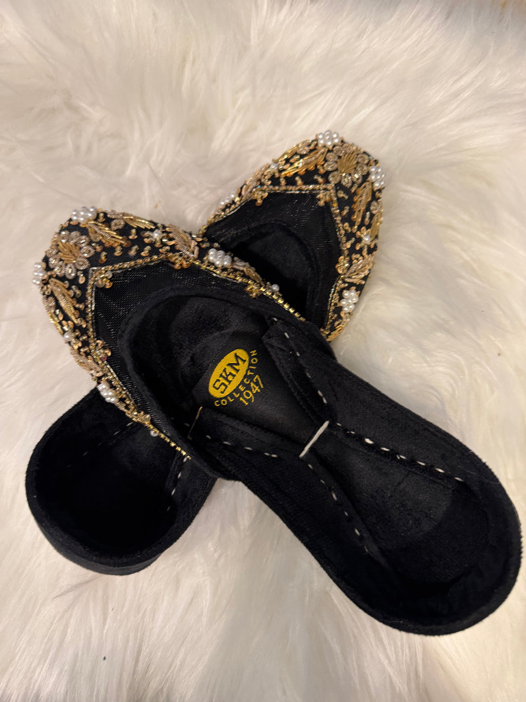 Velvet Khussa