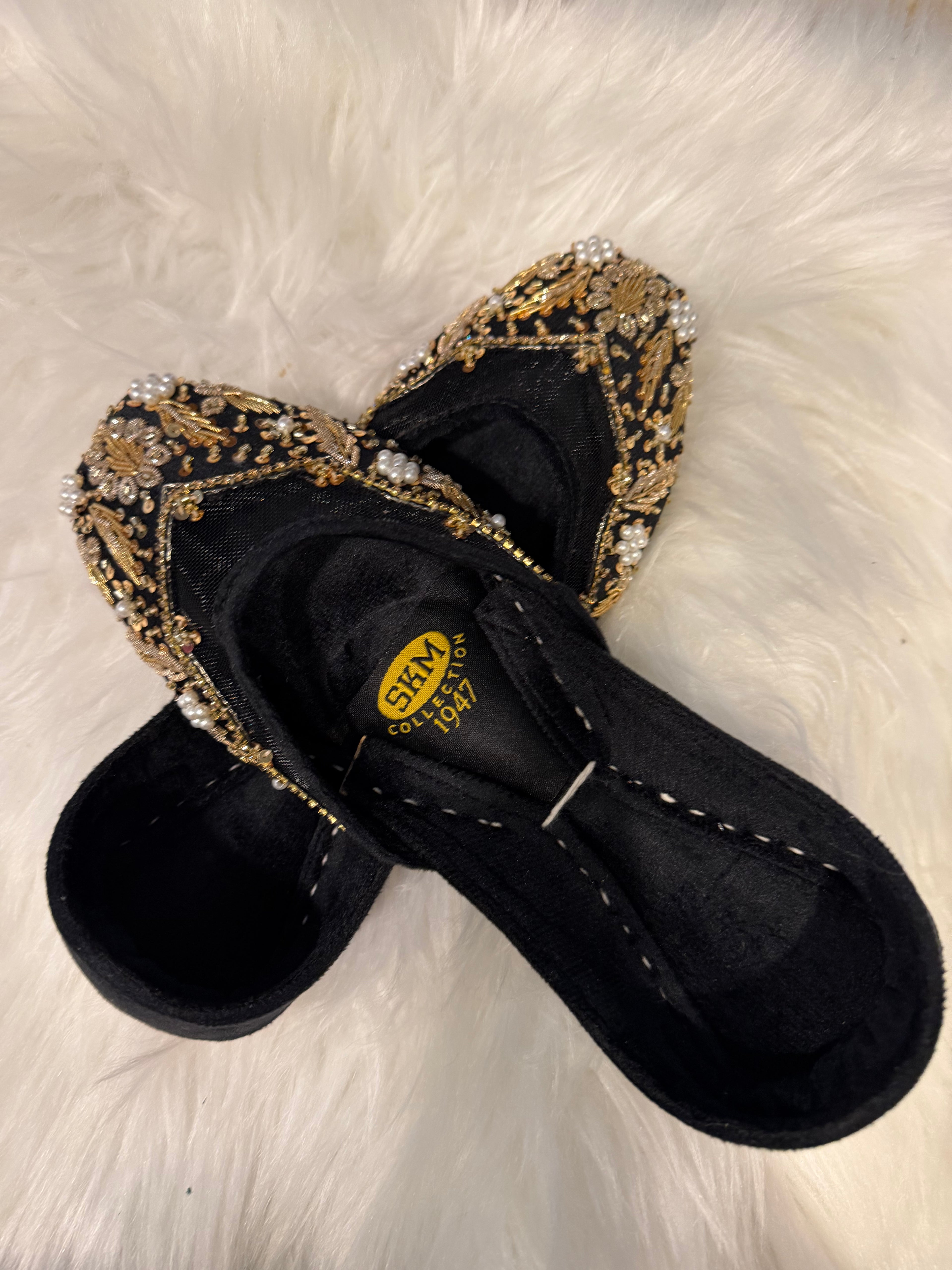 Velvet Khussa